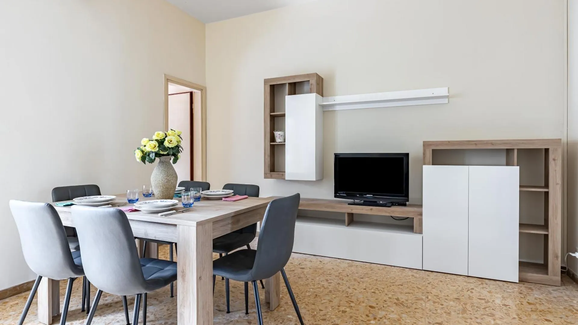 Viareggio - Spacious Apartmente Near The Beach! Apartment